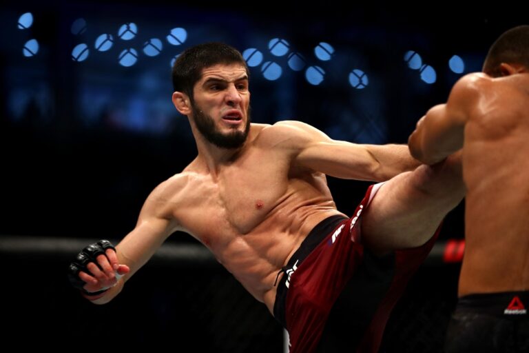 Islam Makhachev: Tôi chỉ muốn giúp Tony Ferguson nghỉ hưu